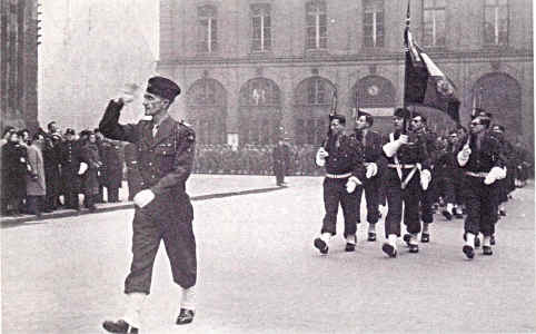 Hommage des troupes aux survivants du rseau